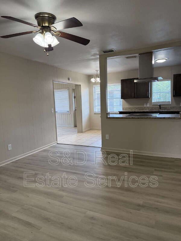 Lakeland House: 3003 Venice Way