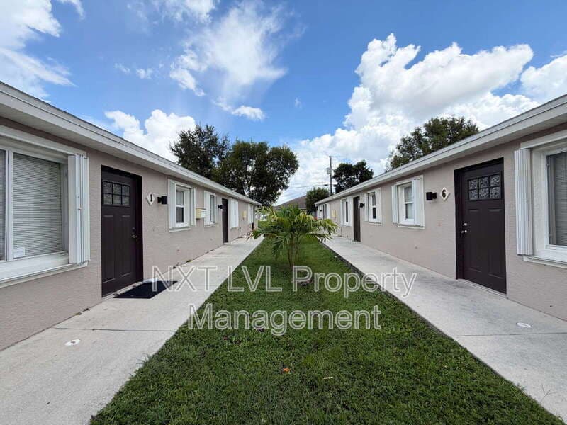 Cape Coral Condo: 1321 SE 8th Ave