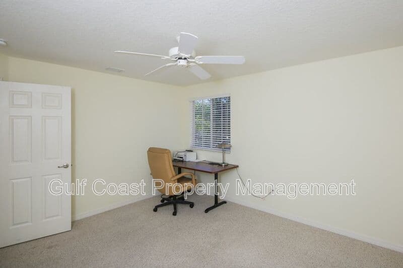 Bradenton House: 6945 74th Street Circle East