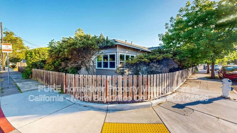 Santa Rosa House: 1430 Sonoma Avenue