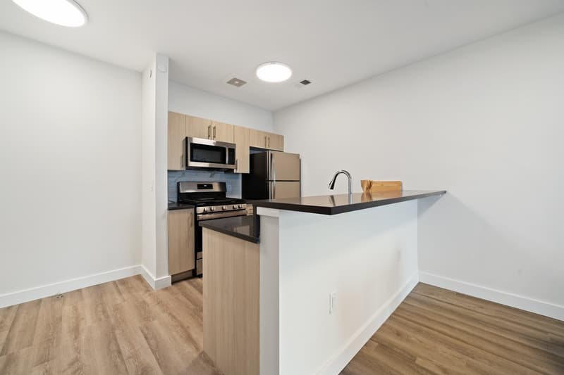 Orange Condo: 72 S Essex Ave, City of Orange, NJ 07050 - 218