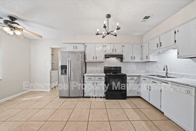 Memphis House: 7103 Tagen Dr