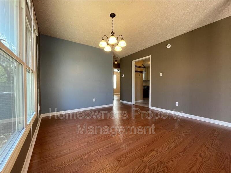 Fayetteville House: 6383 Hawfield Dr