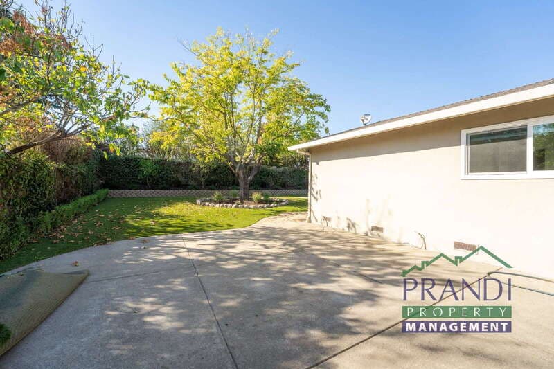 San Rafael House: 4 Trellis Dr