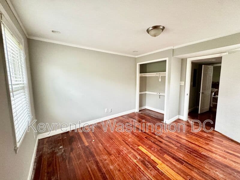 Washington Condo: 3805 W St, SE