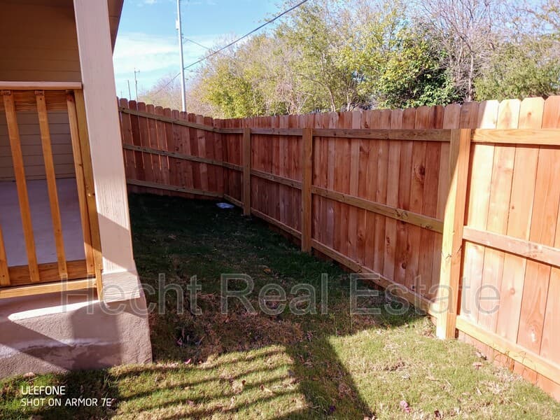 Seguin Condo: Stanley Way - 1