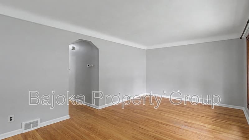 Lincoln Park House: 2957 Fort Park Boulevard