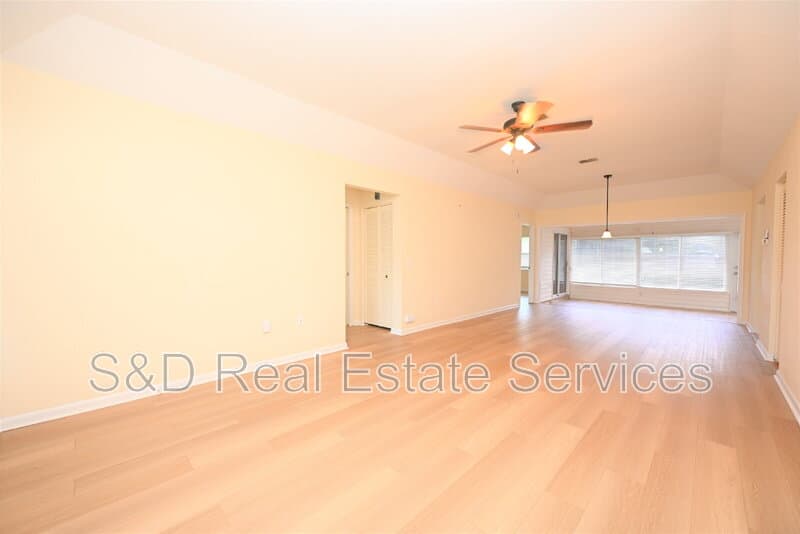 Lakeland House: 1774 Birchwood Loop