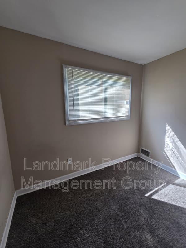 Detroit House: 16136 Log Cabin Street