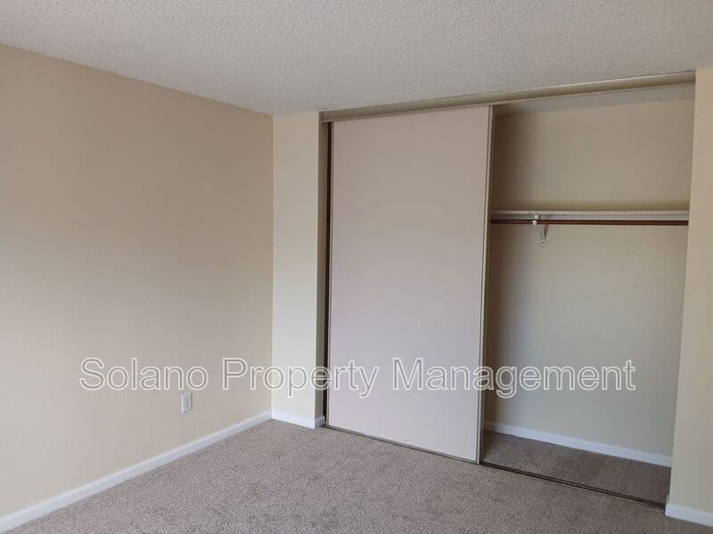 Vallejo House: 400 Mokelumne Drive