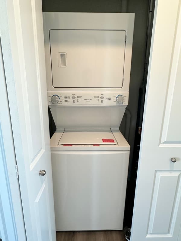 East Dundee Condo: 855 E Main St