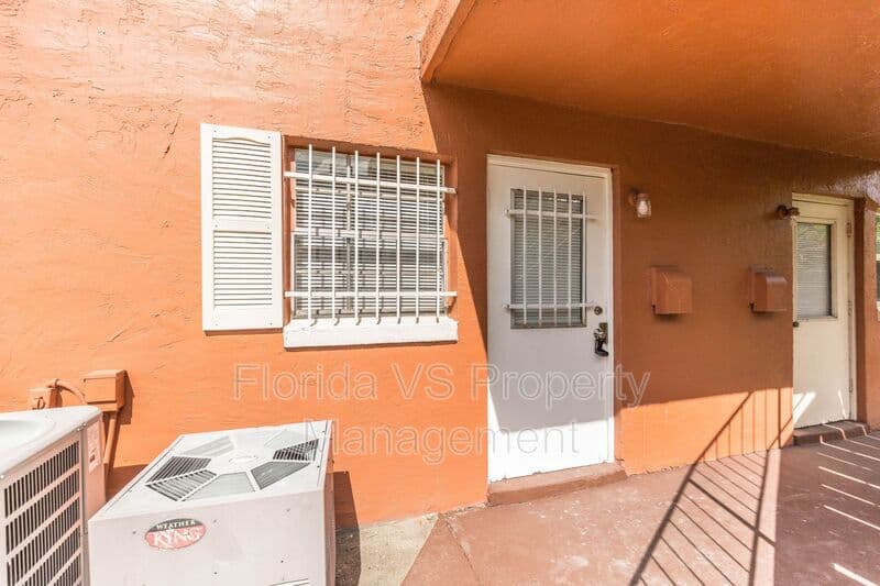 Orlando Condo: 1629 West Oak Ridge Rd