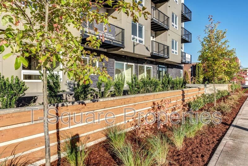 Everett Condo: 3402 Colby Avenue