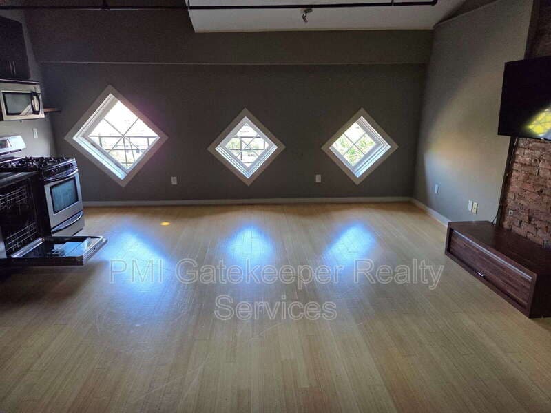 Cincinnati Condo: 1202 Main St