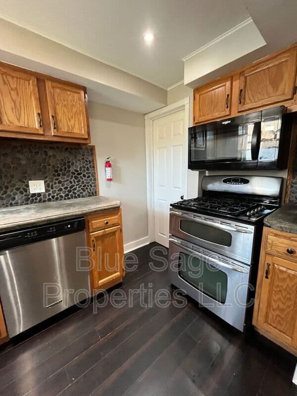 Crum Lynne Townhome: 1220 Lawrence Ave