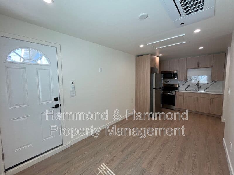 Reseda House: 7107 1/2 Claire Ave.