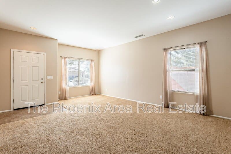 Maricopa House: 44626 W Yucca Ln