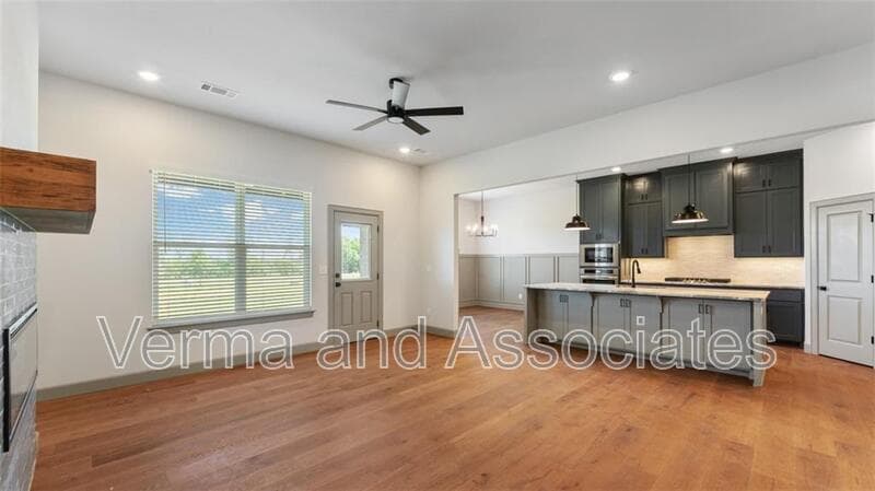 Centerton House: 1221 Mammoth St