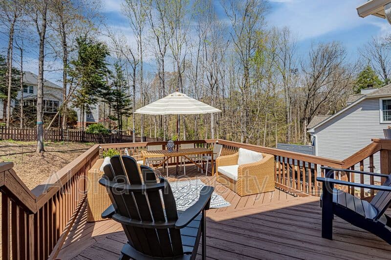 Greer House: 209 Birchleaf Ln