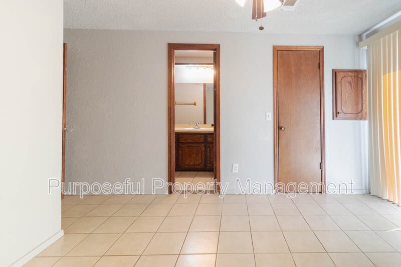 Oklahoma City House: 930 Southwest 63rd Street