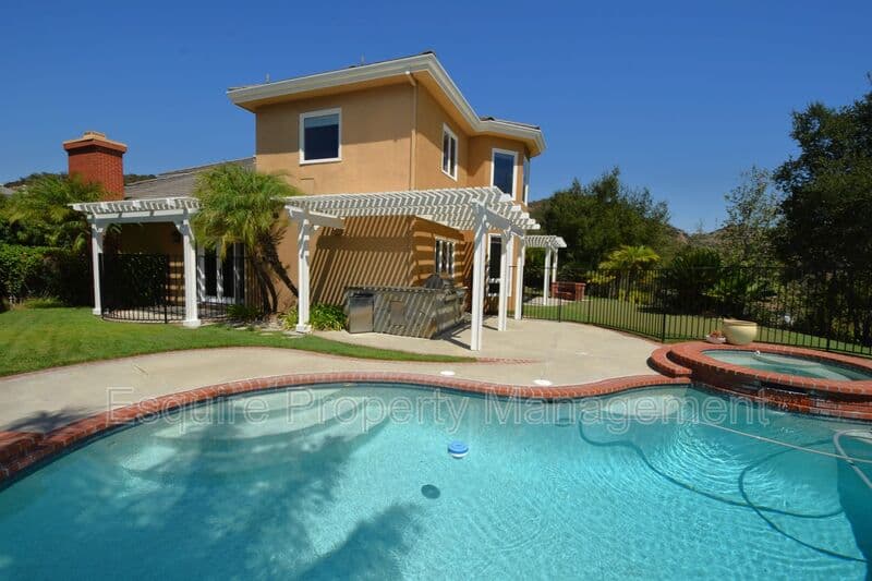 LAKE SHERWOOD House: 1674 BUSHGROVE CT