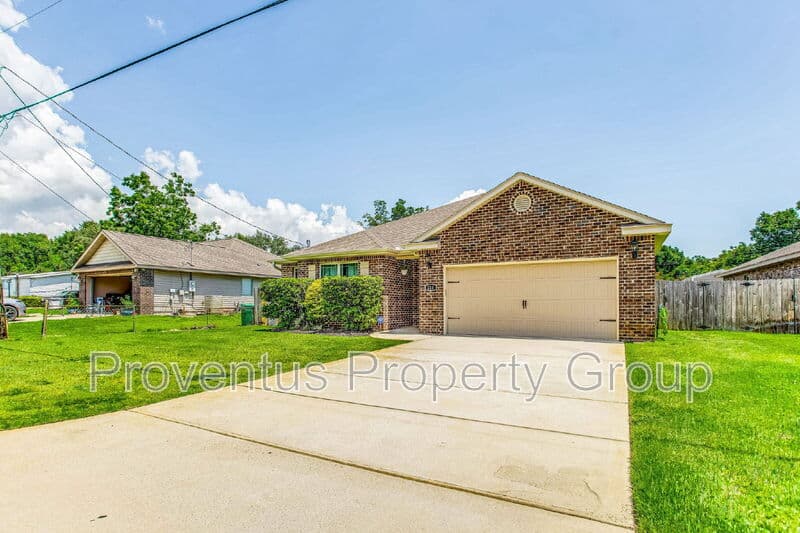 Mary Esther House: 215 Green Dr