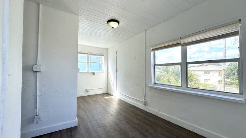 Daytona Beach Condo: 419-421 N Wild Olive Ave