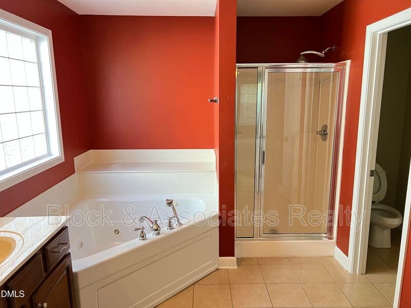 Cary House: 936 Bentbury Way