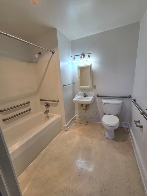 Petersburg Condo: 633 W Washington St
