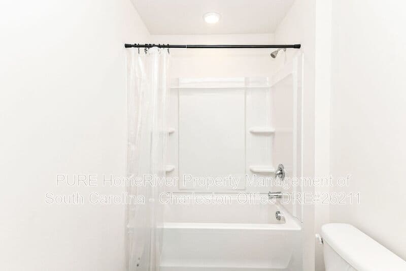 Summerville House: 1305 Scarlett Maple St