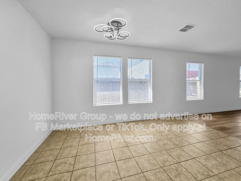 Fort Worth House: 4261 Meadowknoll Dr