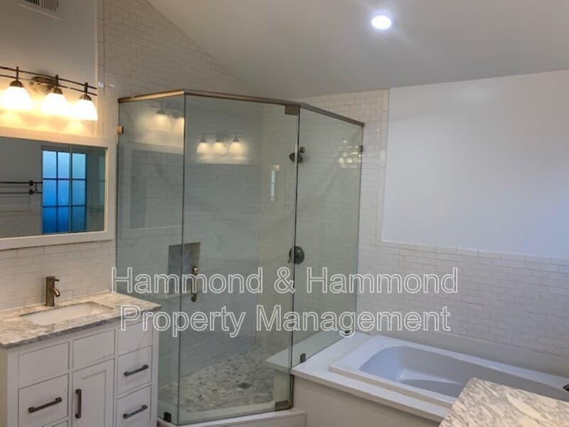 Sherman Oaks House: 15483 Dickens St.