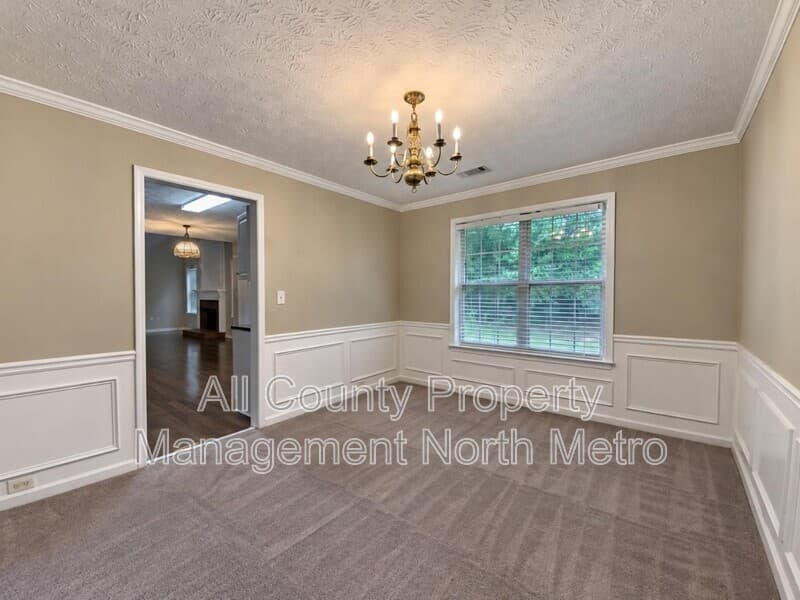 Alpharetta House: 1095 Winthrope Chase Drive