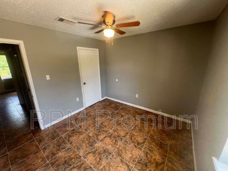 Baker Condo: 5057 Baker Blvd.