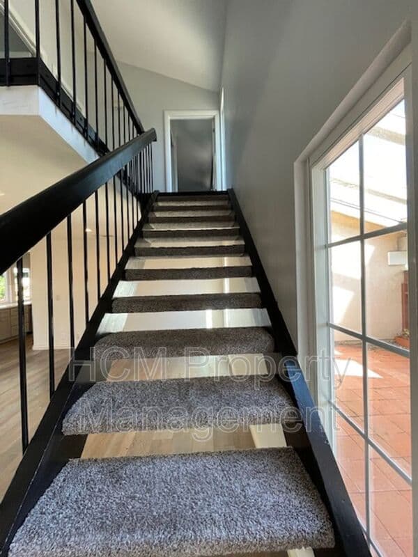 Irvine House: 3651 Claremont St