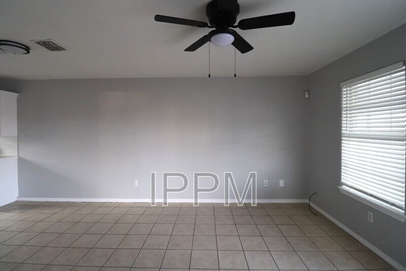 Alton Condo: 809 S Michigan