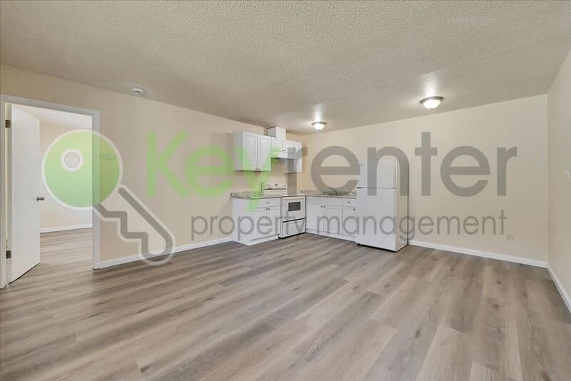 Sacramento House: 1071 Santiago Ave