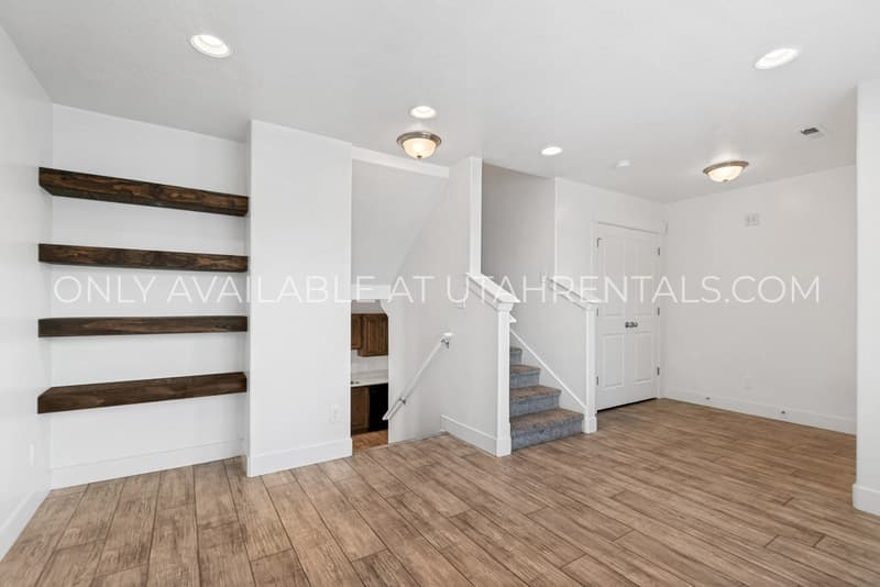 Spanish Fork Townhome: 345 W Park View Ln