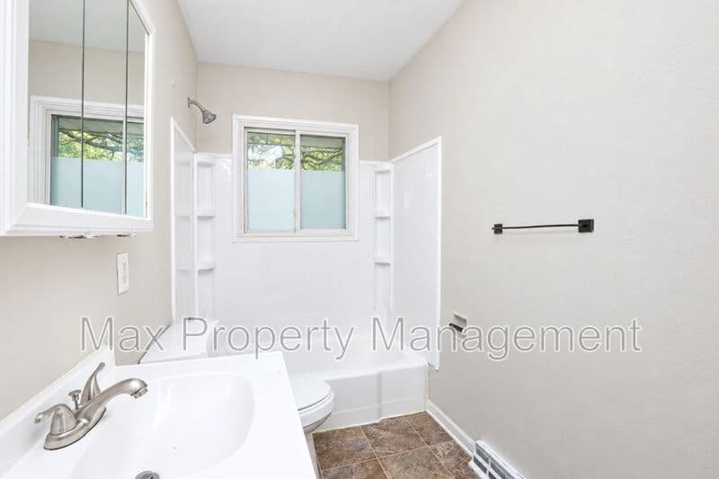 Des Moines House: 3426 SW 8th Street