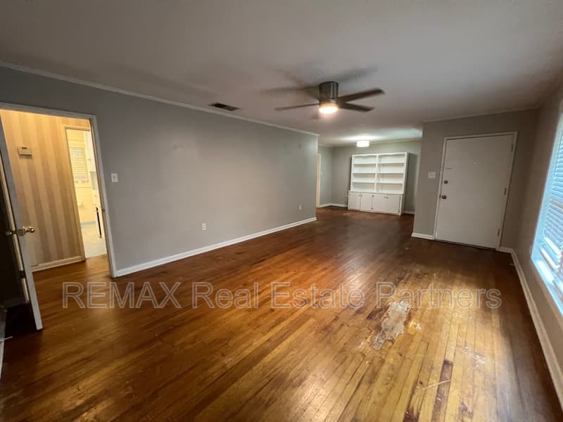 Hattiesburg House: 105 Rainbow Cir