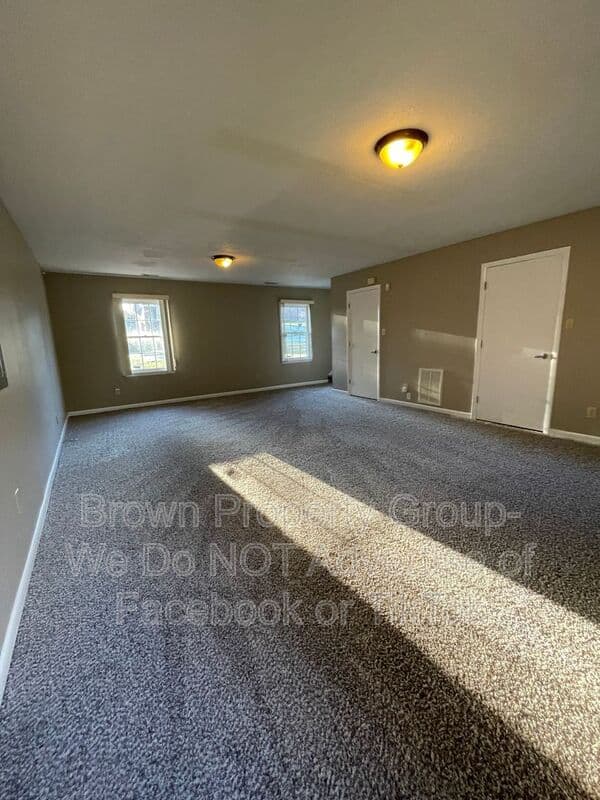 Fayetteville House: 1536 Rossmore Dr