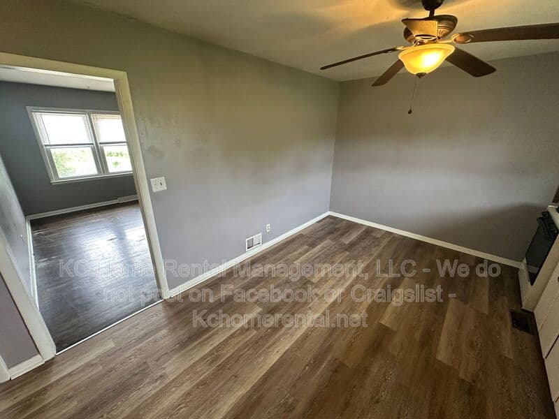 Kansas City House: 11204 Parallel Parkway