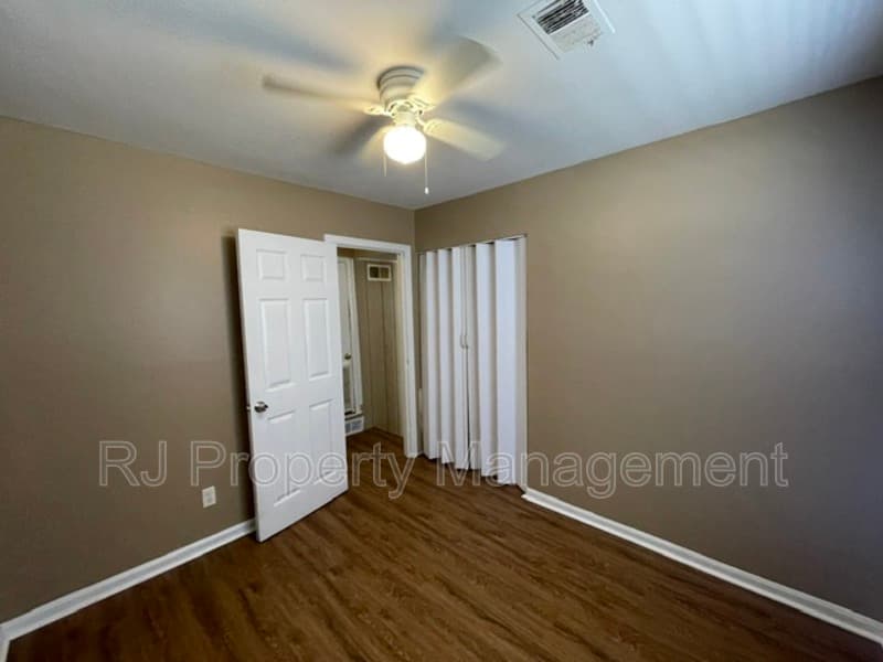 Memphis House: 4583 Range Line Rd