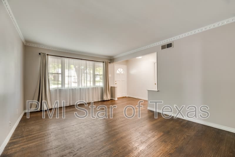 Dallas House: 11643 Rogue Way