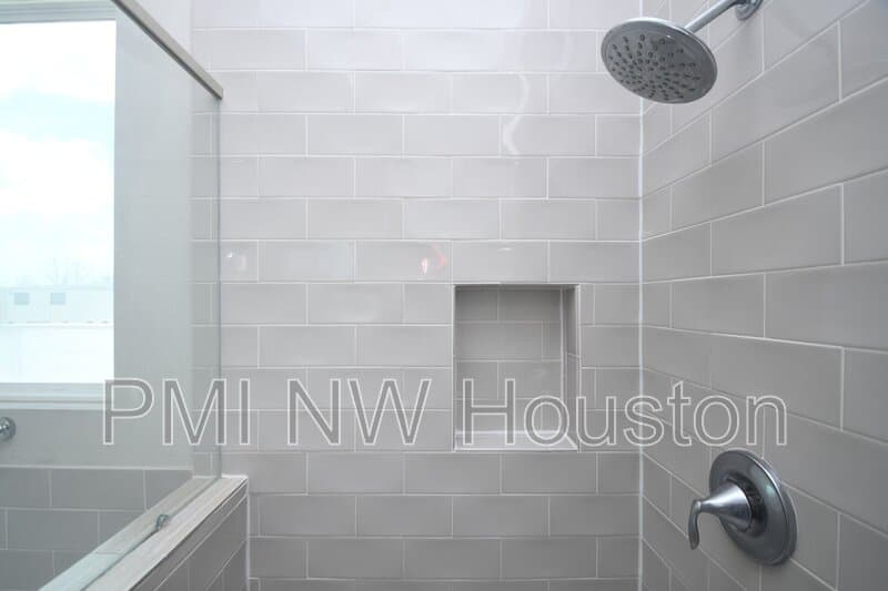 Houston House: 5904 Gardendale Dr
