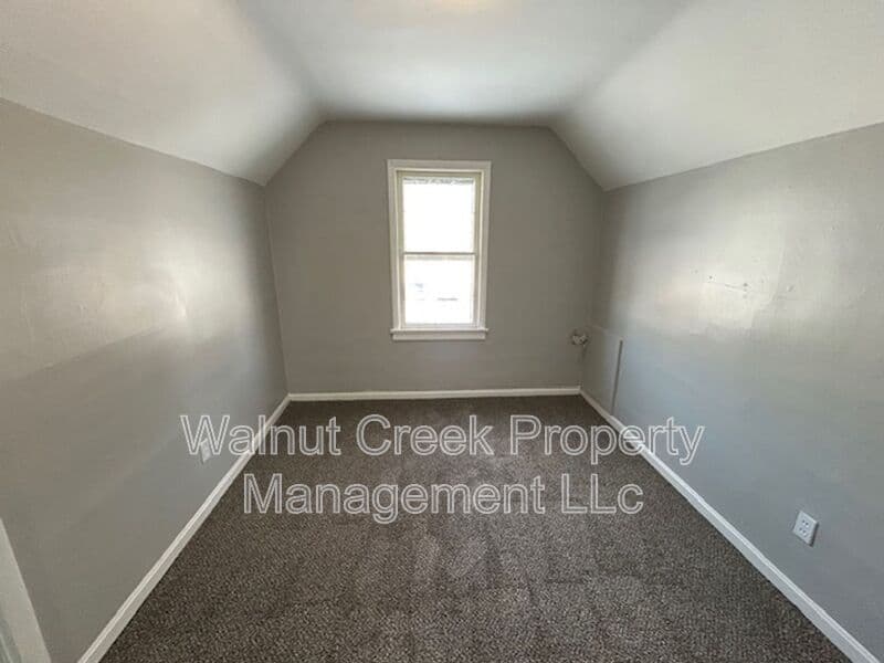 Lorain House: 939 W 22nd Street
