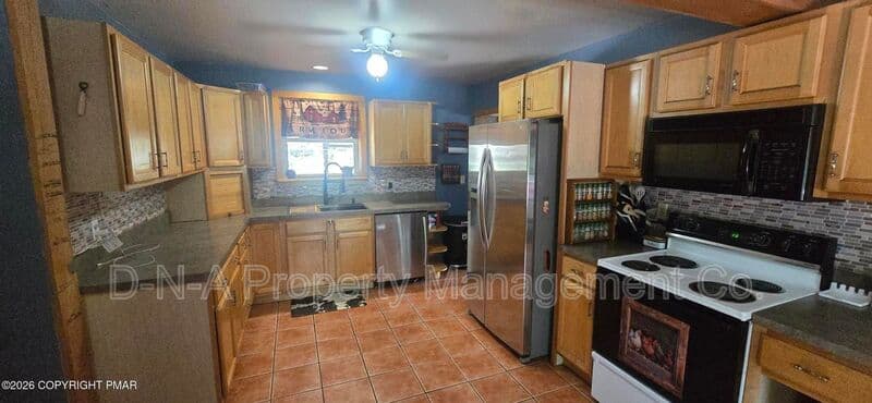 East Stroudsburg House: 135 Little Creek Lane