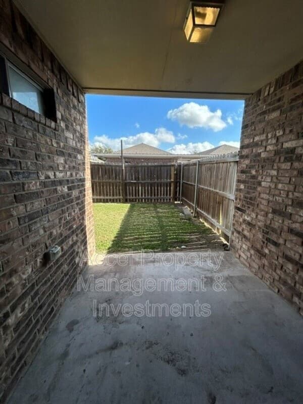 Alton Condo: 2603 E. Eisenhower
