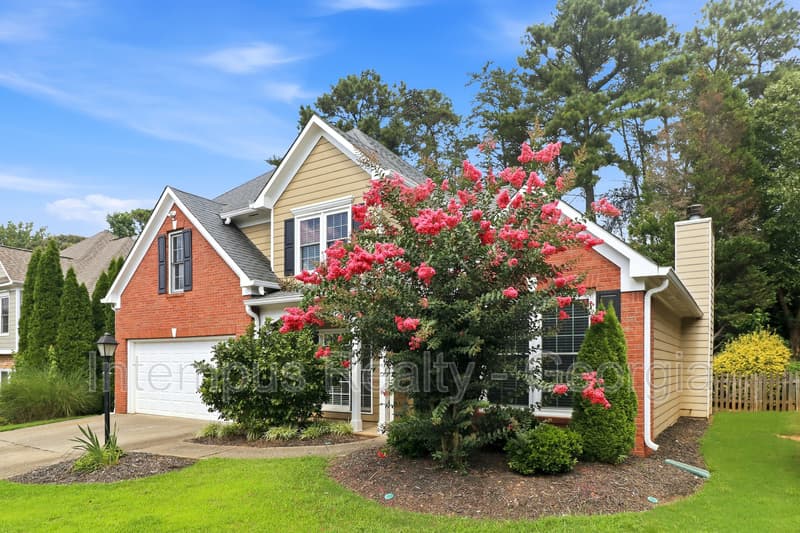 Woodstock House: 4241 Moccasin Trl
