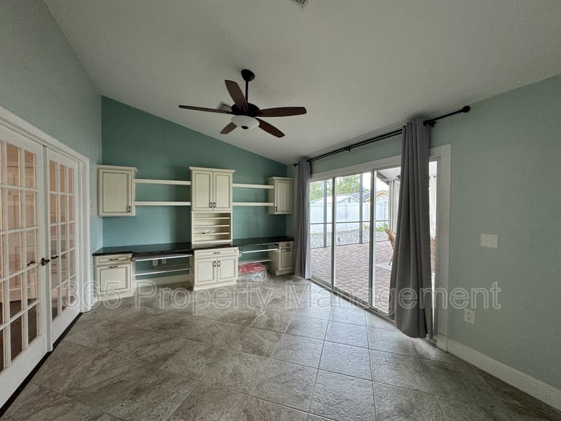 Spring Hill House: 6153 Mountain Way Avenue